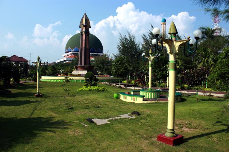 Monumen_Sampang_(2011)_-_panoramio