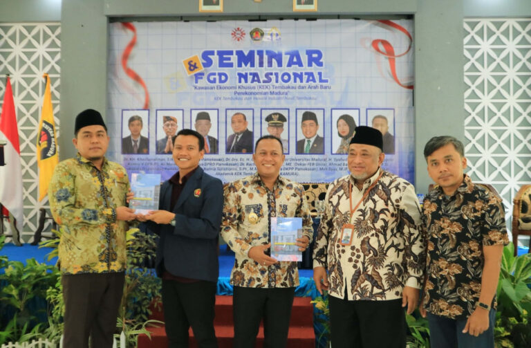 Swafoto pemateri dalam seminar KEK Madura di Universitas Madura (UNIRA), 13/11)