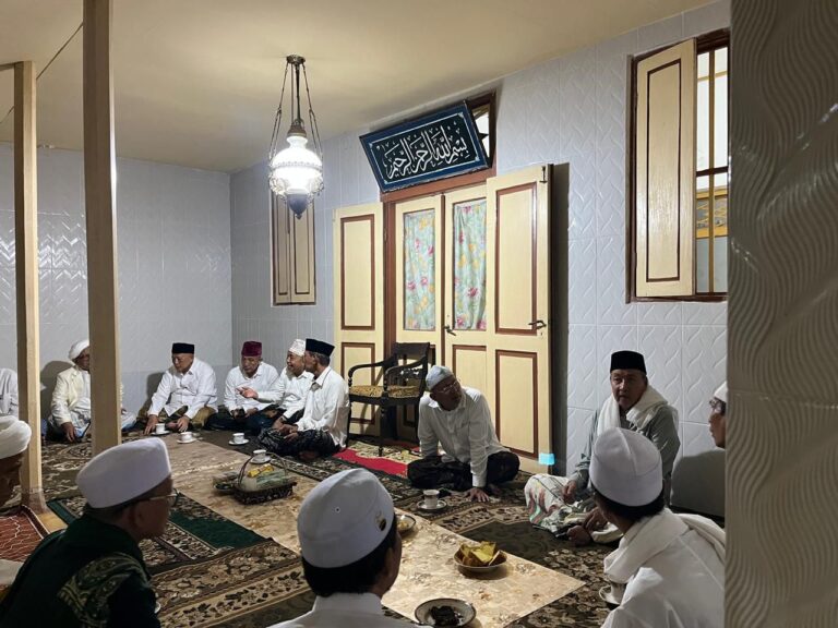 Sejumlah Ulama NU Madura bermusyawarah menanggapi kisruh Pengurus PBNU, Selasa (02/12)