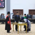 Proses Pelantikan Hj. Arnila HI. Moh. Ali Menjadi Anggota DPRD Sulteng (02/04).